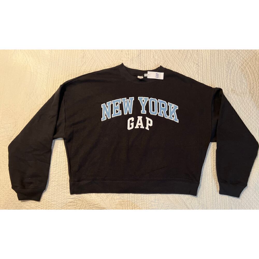 Gap sweatshirt, navy/light blue
Small